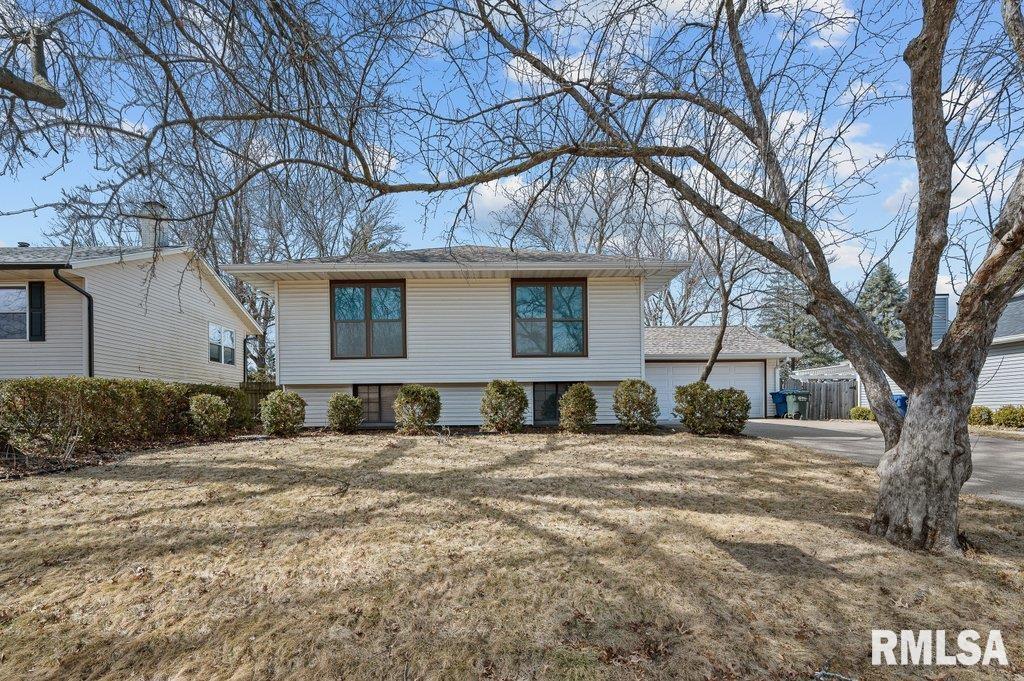 5432 Oakbrook Road Davenport, IA 52806 - Photo 1 of 36 Gallery Image 1