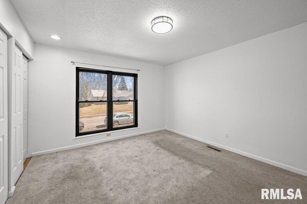 5432 Oakbrook Road Davenport, IA 52806 - Photo 11 of 36 Gallery Image 11