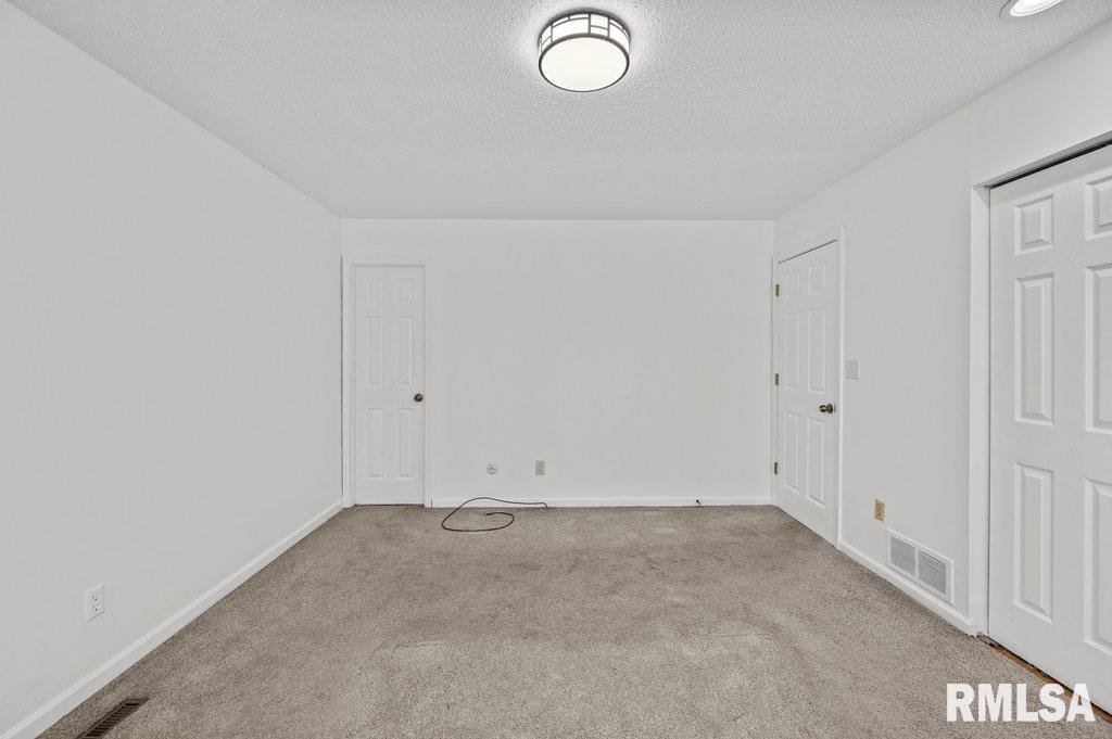 5432 Oakbrook Road Davenport, IA 52806 - Photo 14 of 36 Gallery Image 14
