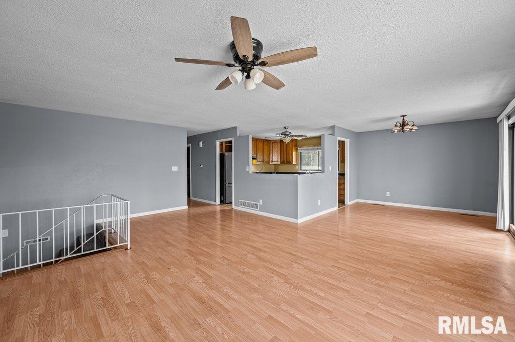 5432 Oakbrook Road Davenport, IA 52806 - Photo 4 of 36 Gallery Image 4