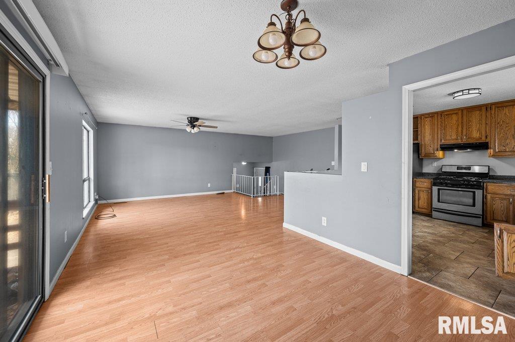 5432 Oakbrook Road Davenport, IA 52806 - Photo 5 of 36 Gallery Image 5