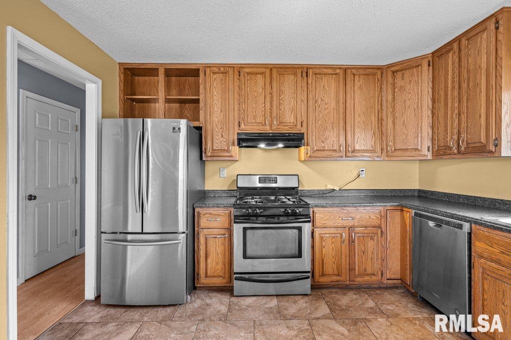 5432 Oakbrook Road Davenport, IA 52806 - Photo 7 of 36 Gallery Image 7