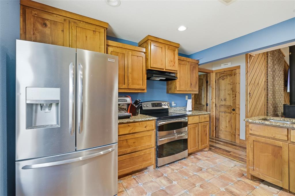 1111 Riley Road Whitesboro, TX 76273 - Photo 10 of 34