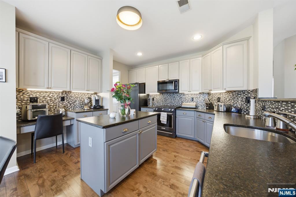 22 Falling Waters Oakland, NJ 07436 - Photo 12 of 43 a kitchen with granite countertop a sink stove and cabinets