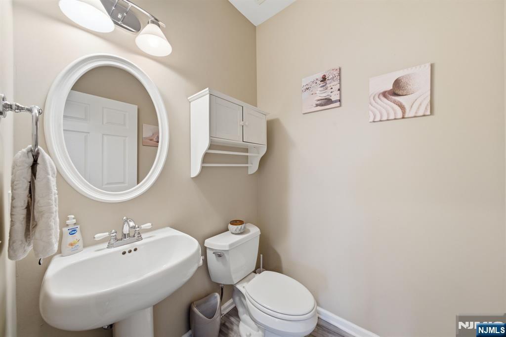 22 Falling Waters Oakland, NJ 07436 - Photo 13 of 43 a bathroom with a toilet a sink and a mirror
