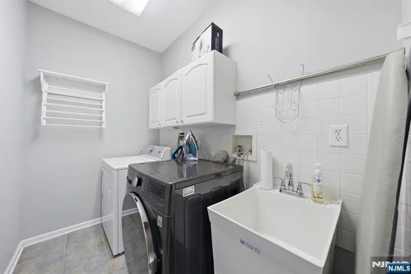 $1,100,000 | 22 Falling Waters, Oakland, NJ 07436