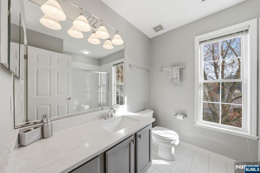 22 Falling Waters Oakland, NJ 07436 - Photo 20 of 43 a bathroom with a sink a toilet and a mirror