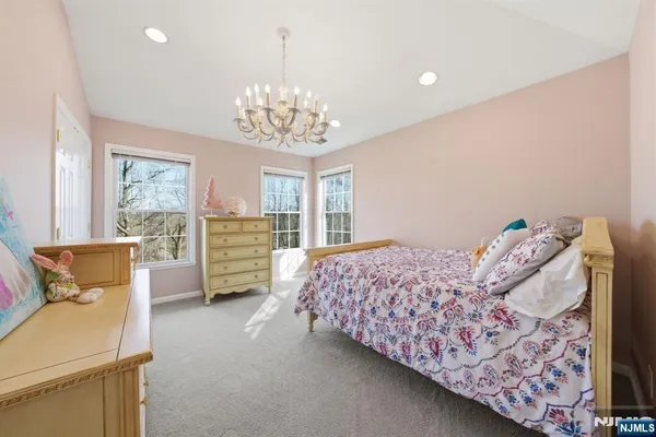 $1,100,000 | 22 Falling Waters, Oakland, NJ 07436