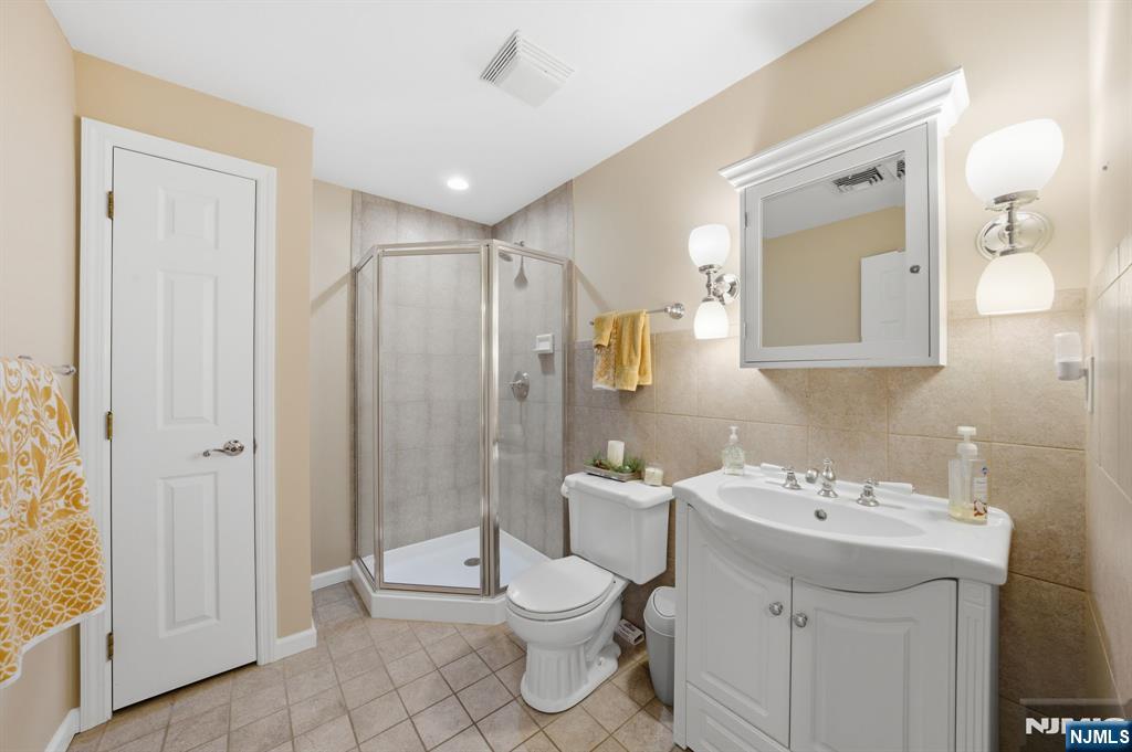 22 Falling Waters Oakland, NJ 07436 - Photo 30 of 43 a bathroom with a sink toilet and shower
