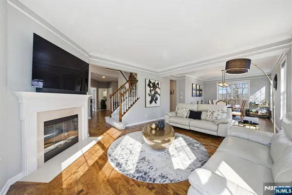 $1,100,000 | 22 Falling Waters, Oakland, NJ 07436