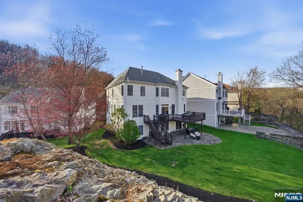 $1,100,000 | 22 Falling Waters, Oakland, NJ 07436