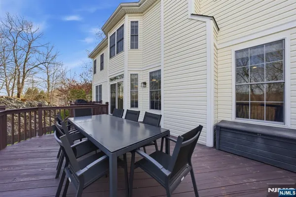 $1,100,000 | 22 Falling Waters, Oakland, NJ 07436