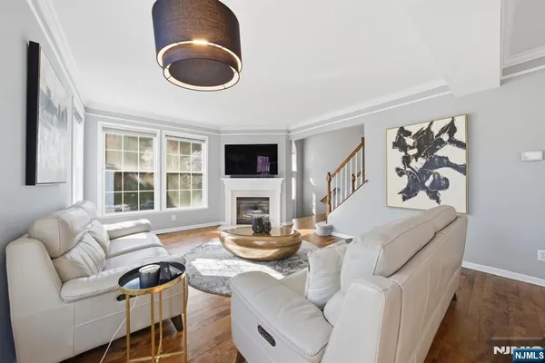 $1,100,000 | 22 Falling Waters, Oakland, NJ 07436