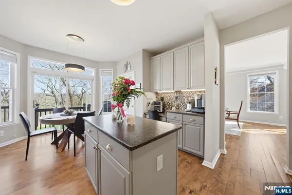 $1,100,000 | 22 Falling Waters, Oakland, NJ 07436