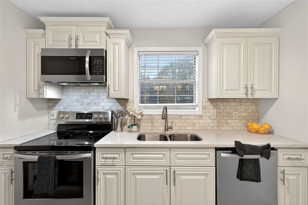 4217 Riverbank Court Decatur, GA 30034 - Photo 8 of 20