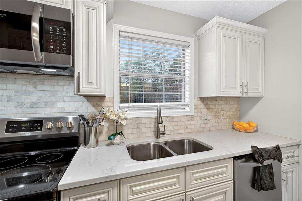 4217 Riverbank Court Decatur, GA 30034 - Photo 10 of 20