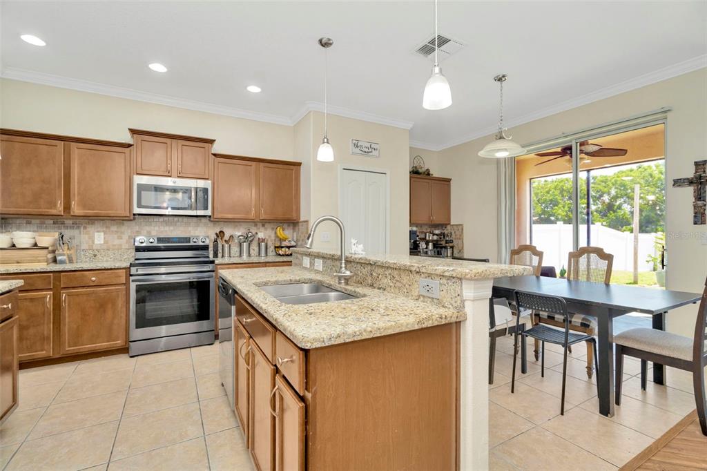 313 Shell Manor Drive Ruskin, FL 33570 - Photo 16 of 45