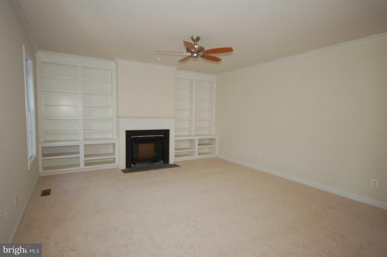 19607 Airmont Road Round Hill, VA 20141 - Photo 8 of 19 Family Room