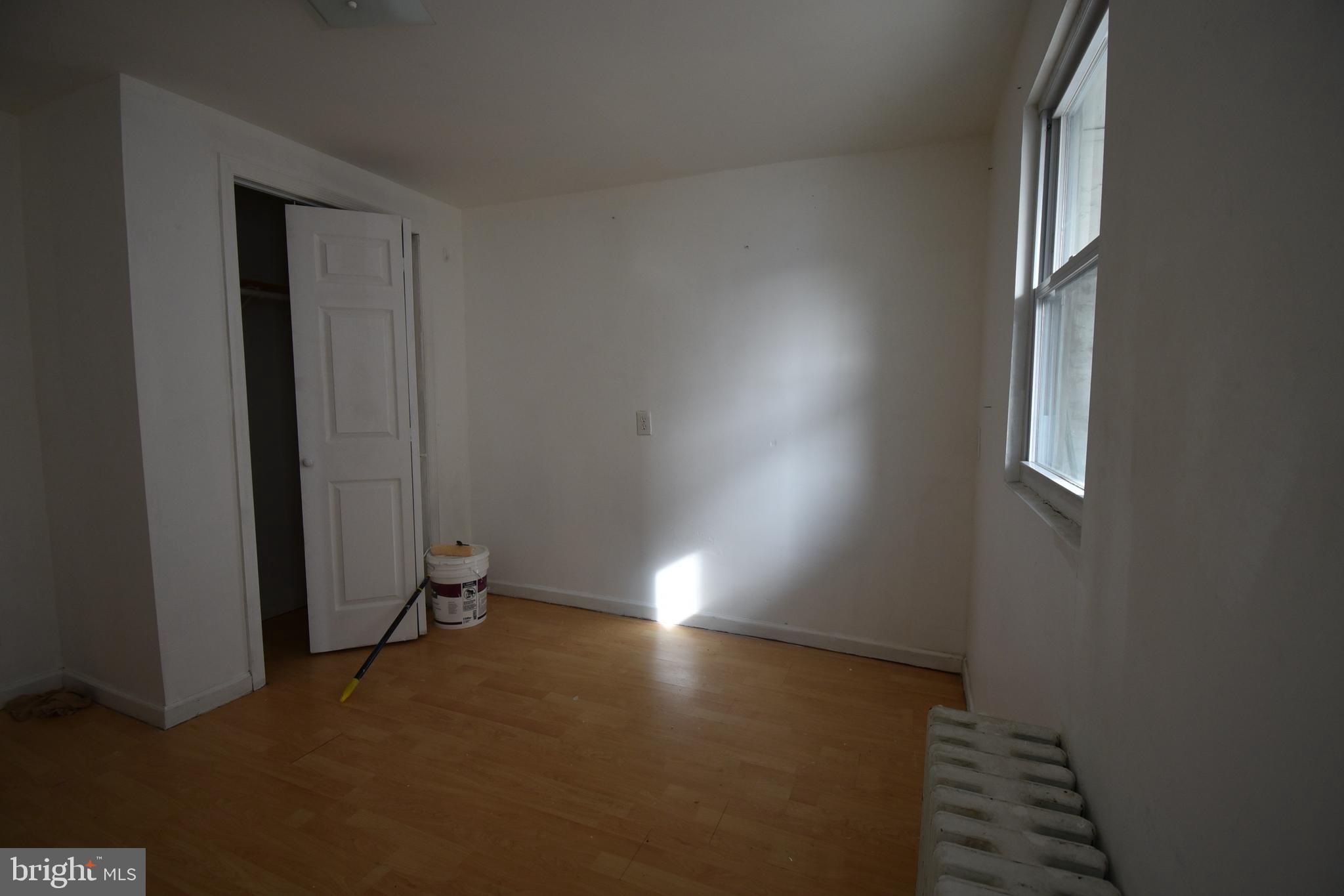 1303 South 8th Street Philadelphia, PA 19147 - Photo 11 of 22 an empty room with windows