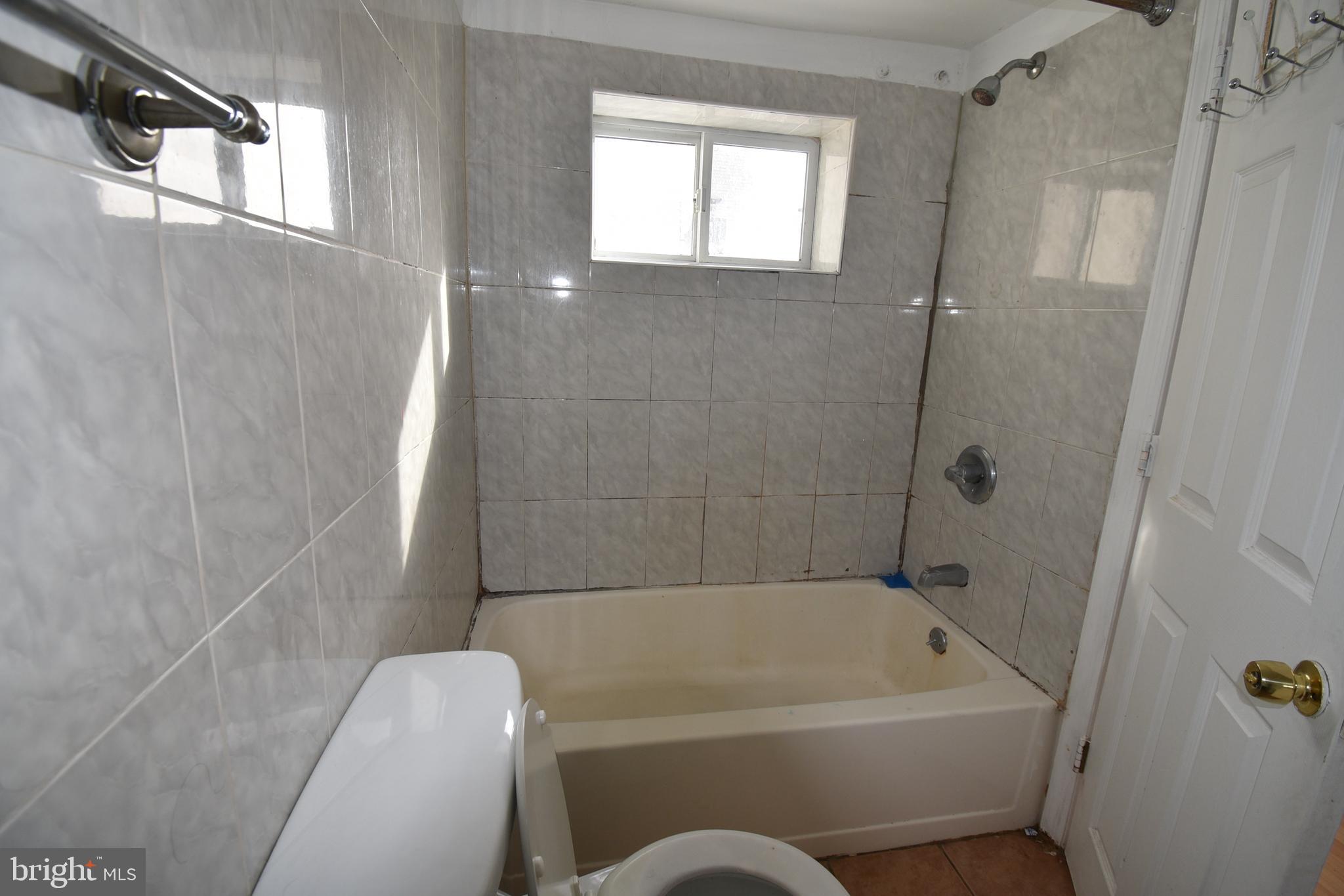 1303 South 8th Street Philadelphia, PA 19147 - Photo 15 of 22 a bathroom with a toilet bathtub and shower