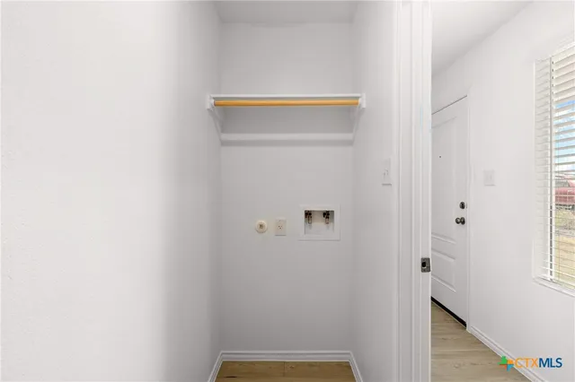 a view of utility room