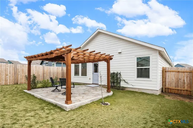 a front view of house with yard