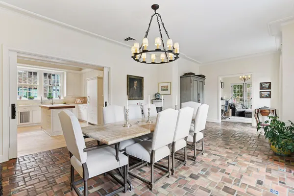 $2,395,000 | 2308 West Lake Of The Isles Parkway, Minneapolis, MN 55405