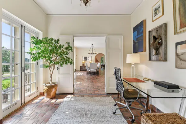 $2,395,000 | 2308 West Lake Of The Isles Parkway, Minneapolis, MN 55405