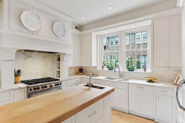 $2,395,000 | 2308 West Lake Of The Isles Parkway, Minneapolis, MN 55405