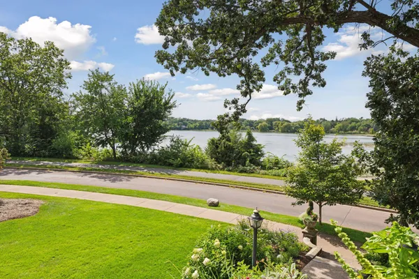 $2,395,000 | 2308 West Lake Of The Isles Parkway, Minneapolis, MN 55405