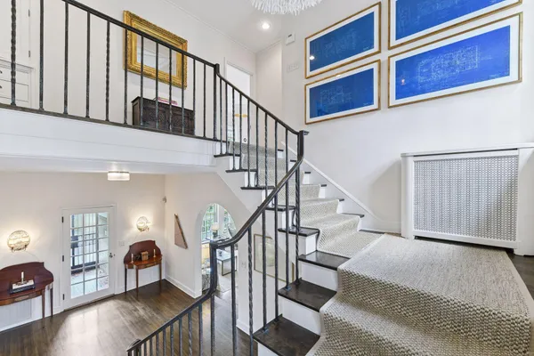 $2,395,000 | 2308 West Lake Of The Isles Parkway, Minneapolis, MN 55405