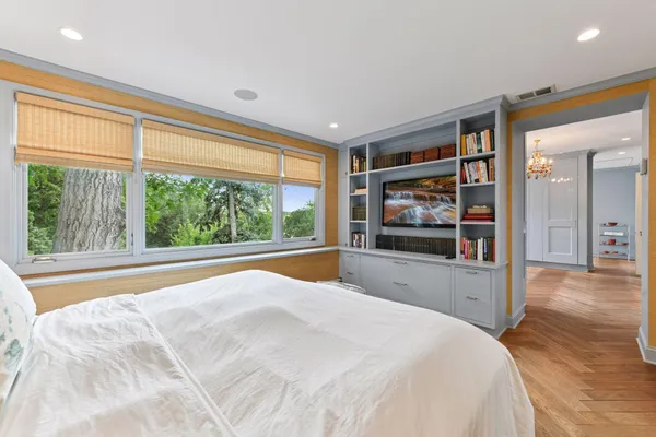 $2,395,000 | 2308 West Lake Of The Isles Parkway, Minneapolis, MN 55405