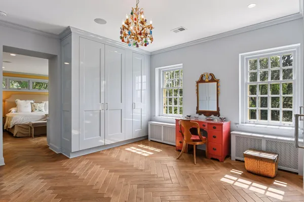 $2,395,000 | 2308 West Lake Of The Isles Parkway, Minneapolis, MN 55405