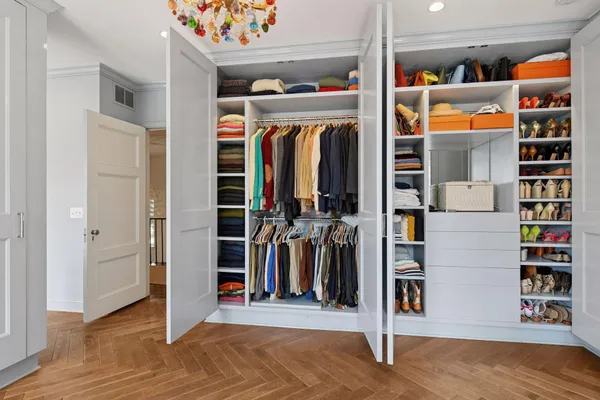 $2,395,000 | 2308 West Lake Of The Isles Parkway, Minneapolis, MN 55405