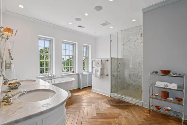 $2,395,000 | 2308 West Lake Of The Isles Parkway, Minneapolis, MN 55405