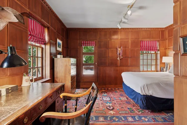 $2,395,000 | 2308 West Lake Of The Isles Parkway, Minneapolis, MN 55405