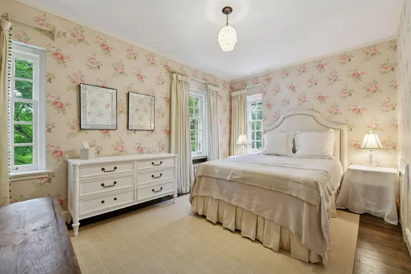 $2,395,000 | 2308 West Lake Of The Isles Parkway, Minneapolis, MN 55405