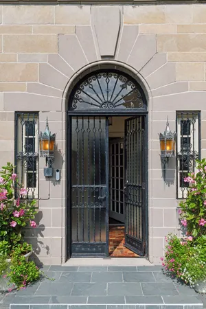 $2,395,000 | 2308 West Lake Of The Isles Parkway, Minneapolis, MN 55405