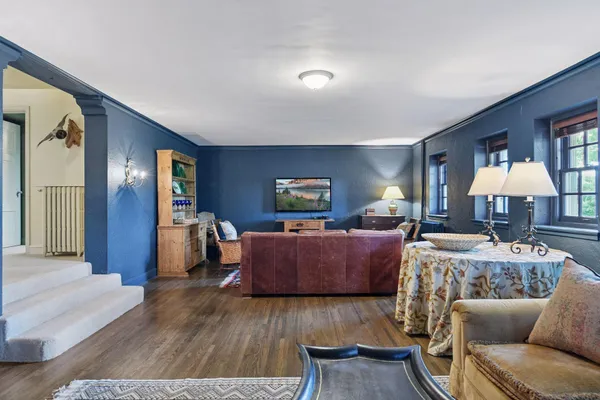 $2,395,000 | 2308 West Lake Of The Isles Parkway, Minneapolis, MN 55405