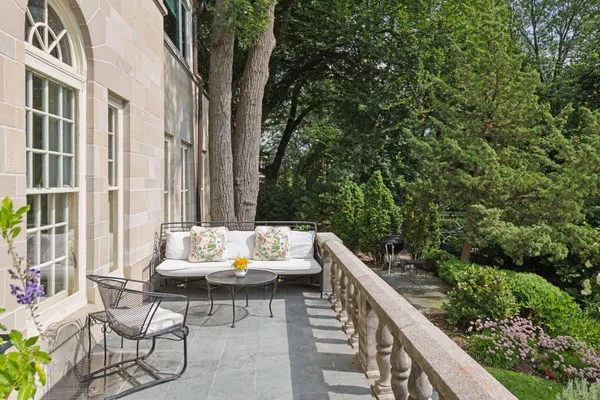 $2,395,000 | 2308 West Lake Of The Isles Parkway, Minneapolis, MN 55405