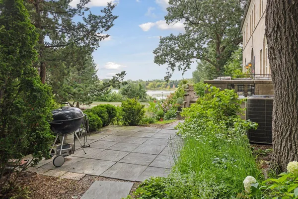 $2,395,000 | 2308 West Lake Of The Isles Parkway, Minneapolis, MN 55405