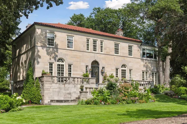 $2,395,000 | 2308 West Lake Of The Isles Parkway, Minneapolis, MN 55405