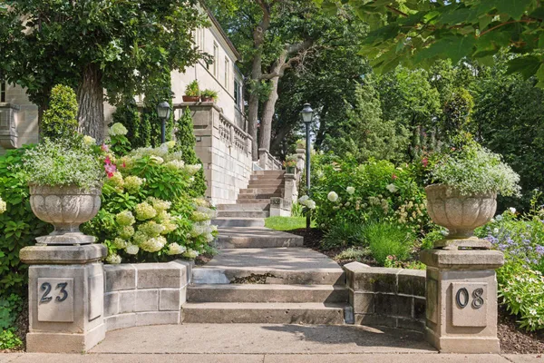 $2,395,000 | 2308 West Lake Of The Isles Parkway, Minneapolis, MN 55405