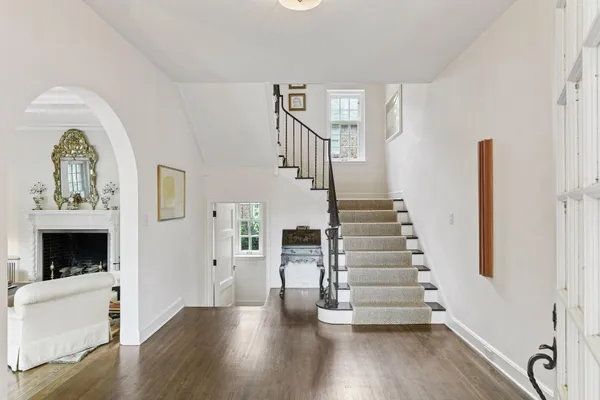 $2,395,000 | 2308 West Lake Of The Isles Parkway, Minneapolis, MN 55405