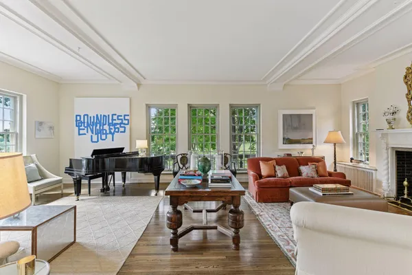 $2,395,000 | 2308 West Lake Of The Isles Parkway, Minneapolis, MN 55405