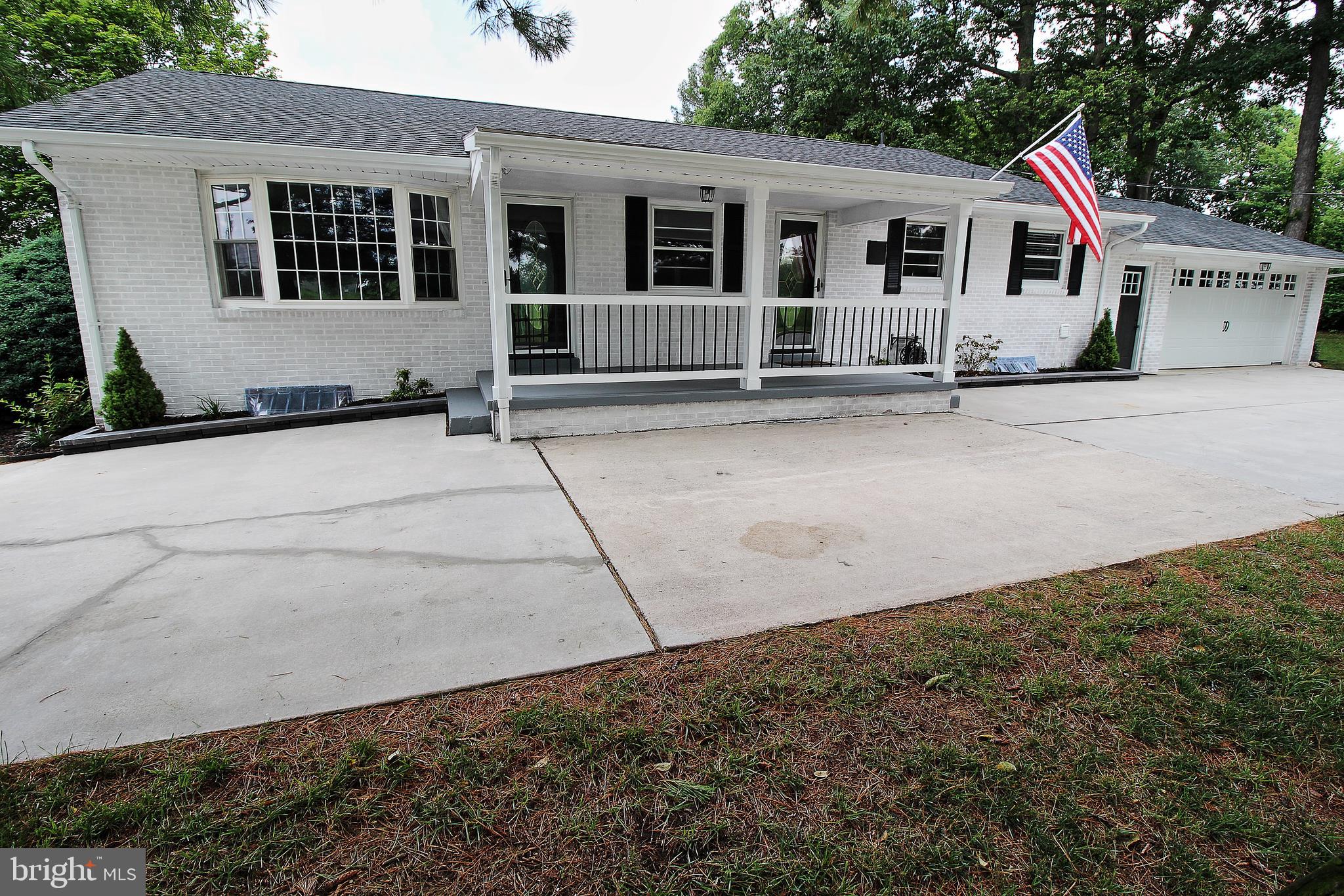 4655 Grandview Road Hanover, PA 17331 - Photo 2 of 33 Font