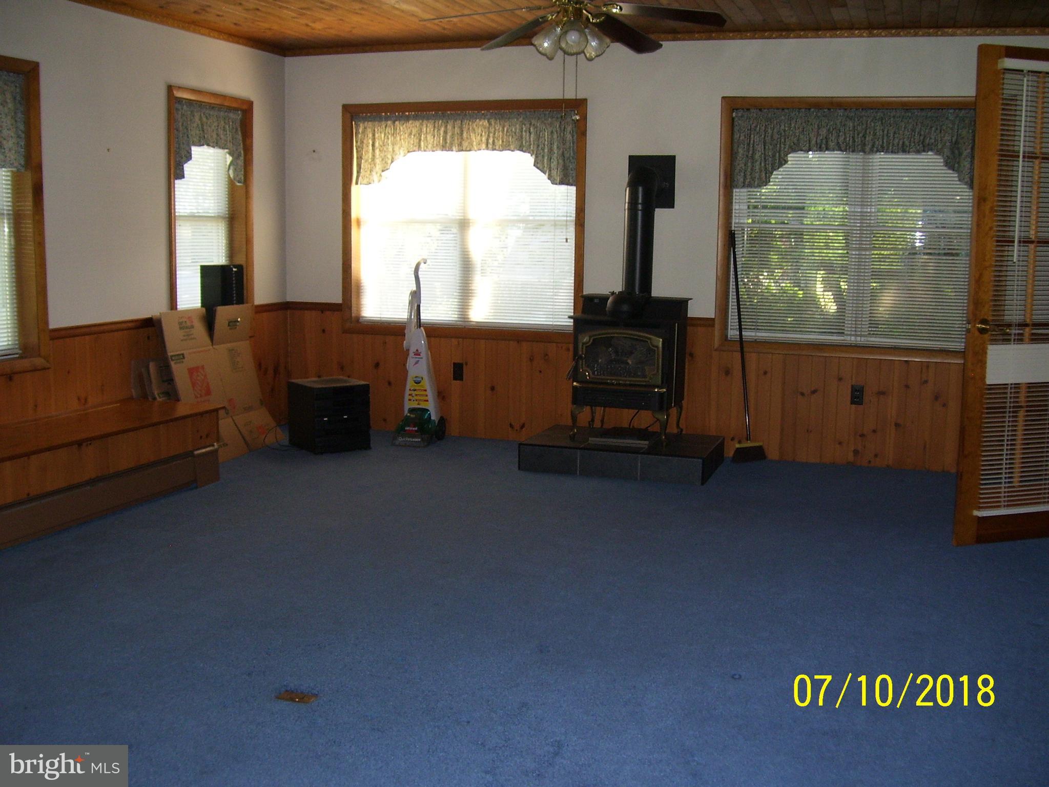 38 Grandview Road Hummelstown, PA 17036 - Photo 17 of 35 4-SEASON ROOM UPPER LEVEL -STOVE INCL.