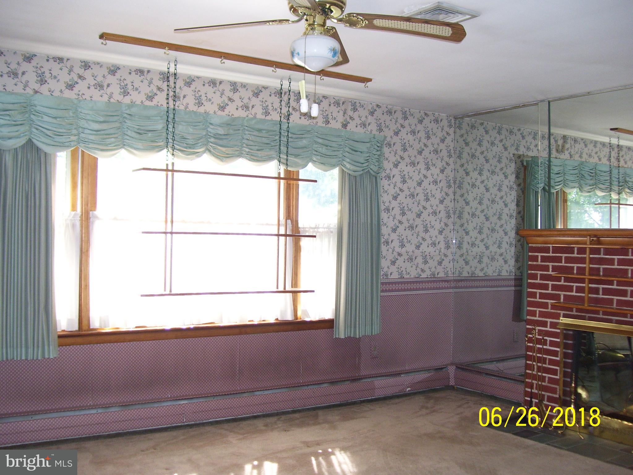 LIVING ROOM - LARGE FRONT WINDOW