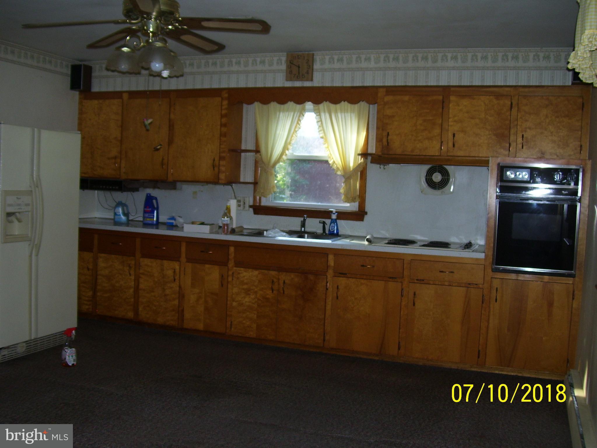 KITCHEN BUILT-INS