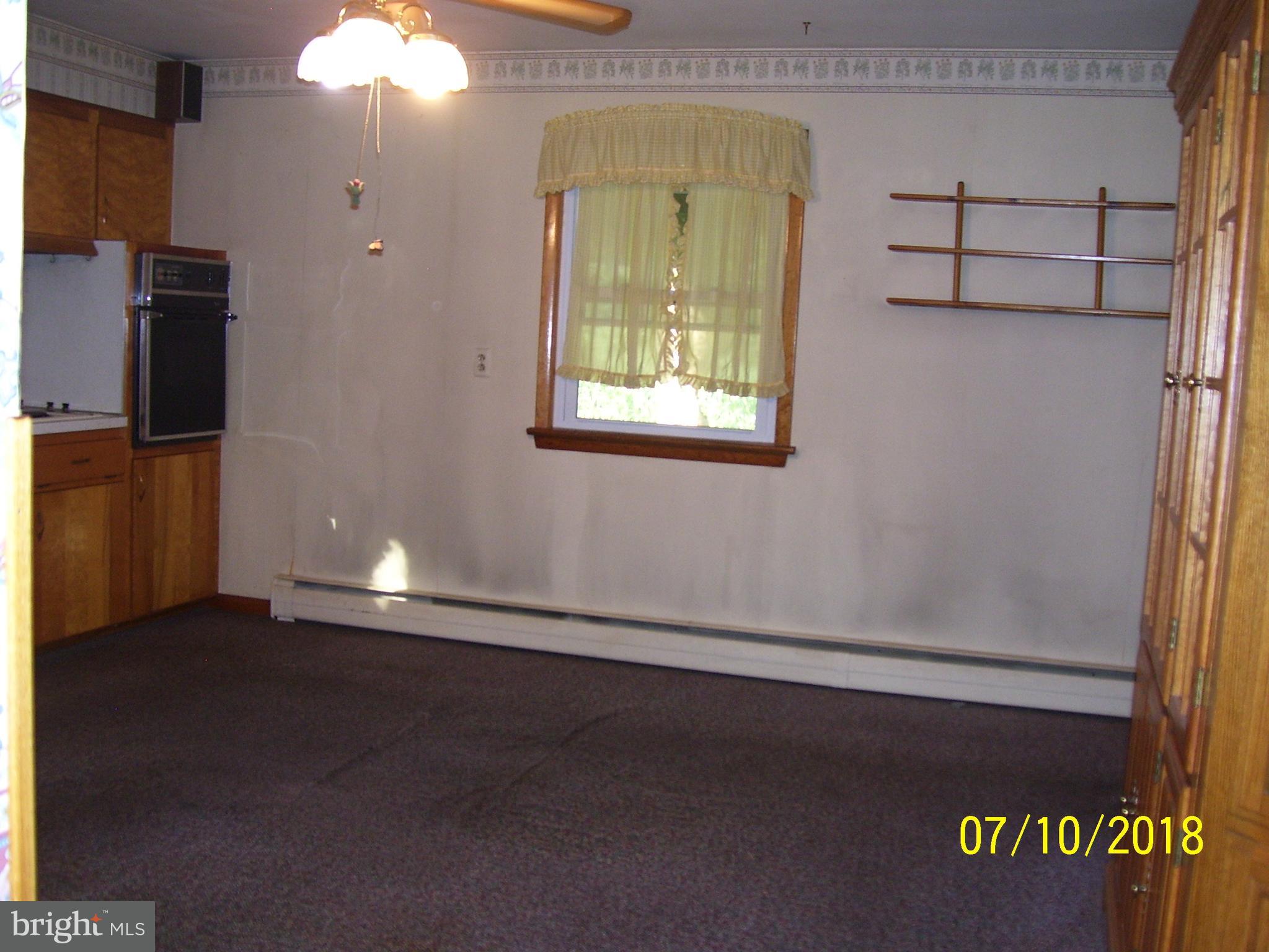 38 Grandview Road Hummelstown, PA 17036 - Photo 8 of 35 KITCHEN -EAT-IN SIZE w/CEILING FAN
